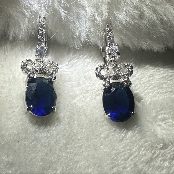 Vintage Inspired Ribbon Bow Oval Drop Chandelier Earrings - Picture 5 of 5